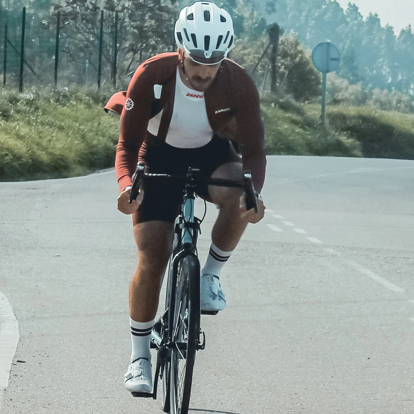 DAREVIE Seamless Cycling Compression Base Layer