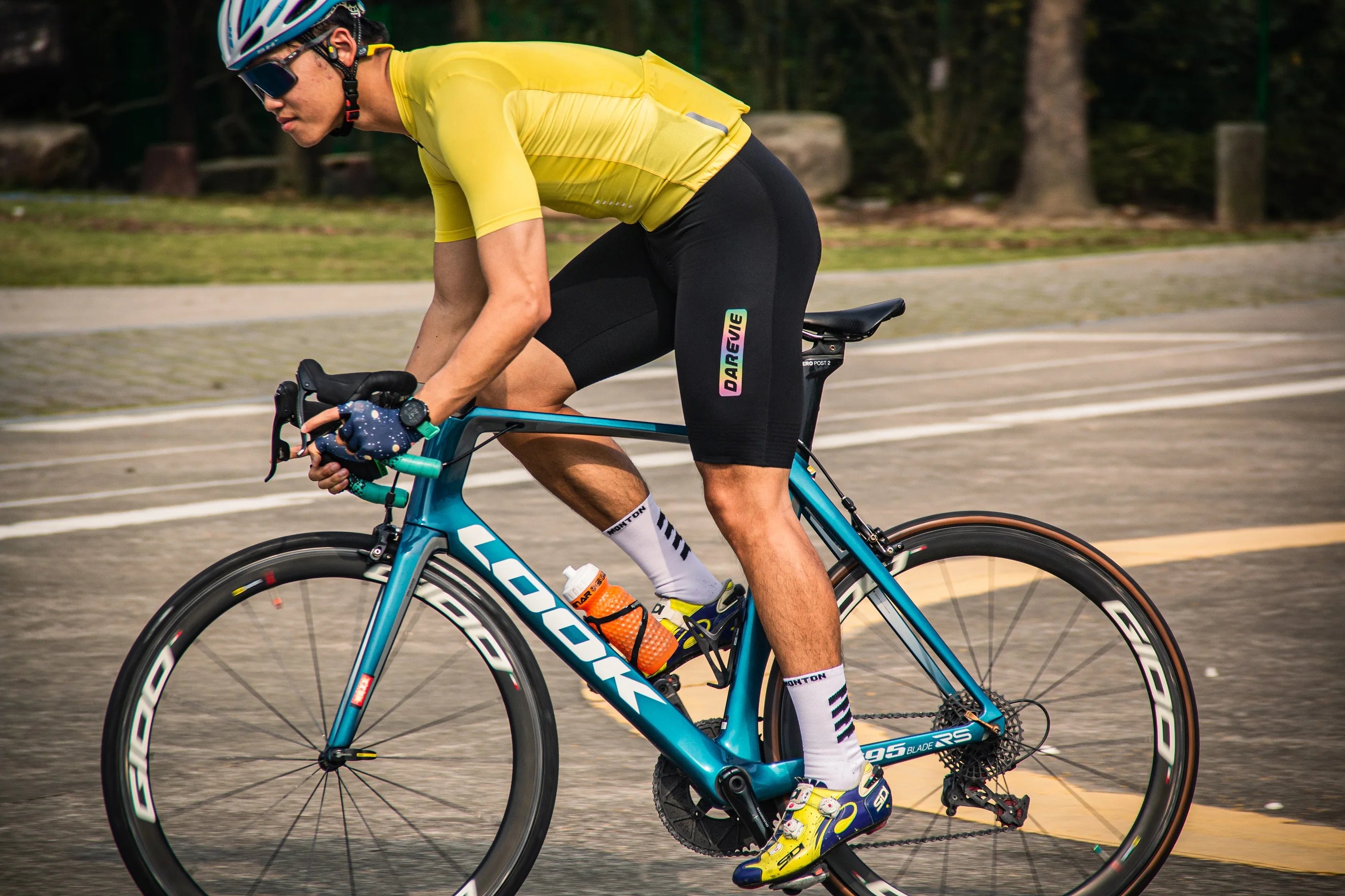 DAREVIE Men’s Cycling Jersey – Cool Technology Quick-Dry Performance